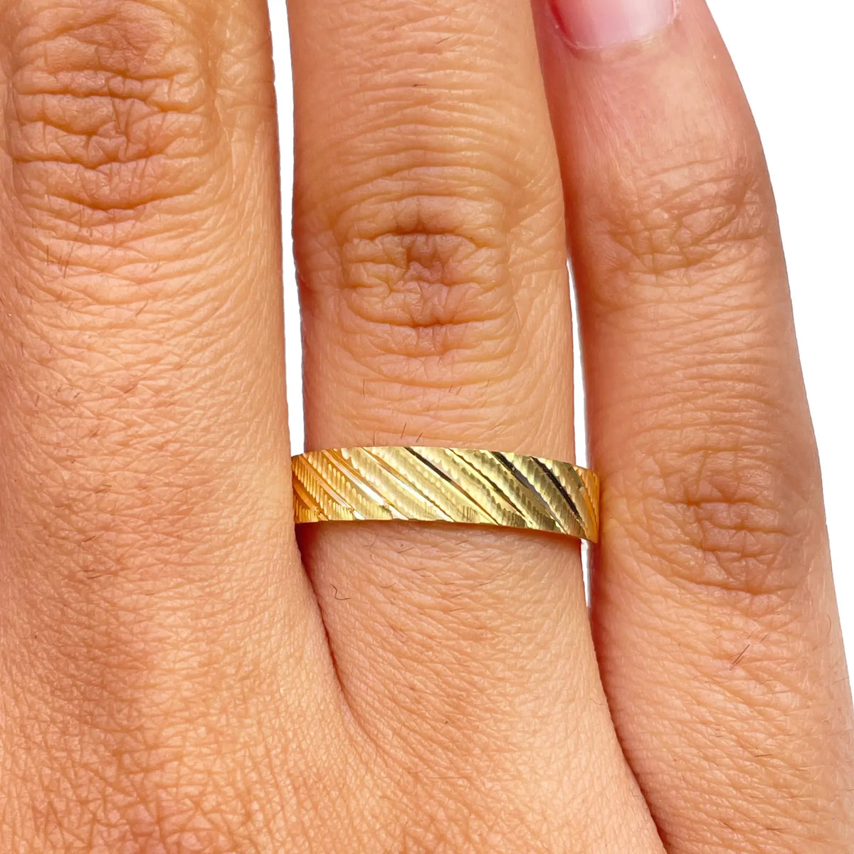 22ct Yellow Gold Fancy Textured & Diamond Cut Polished Stripes  Women's Band 4mm 