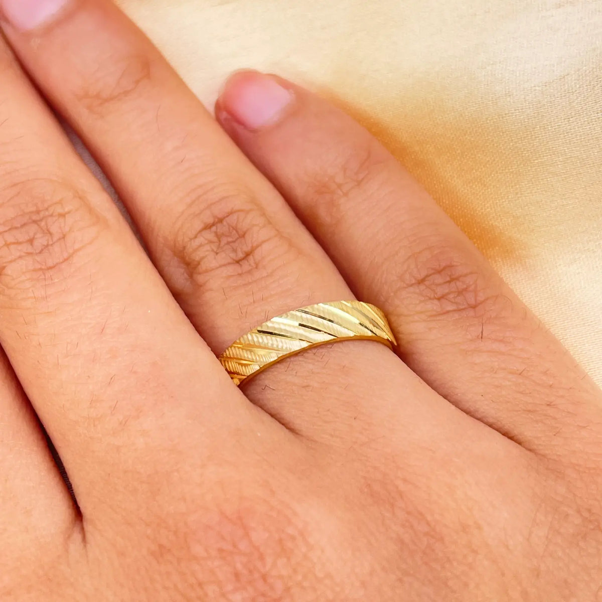 22ct Yellow Gold Fancy Textured & Diamond Cut Polished Stripes  Women's Band 4mm 