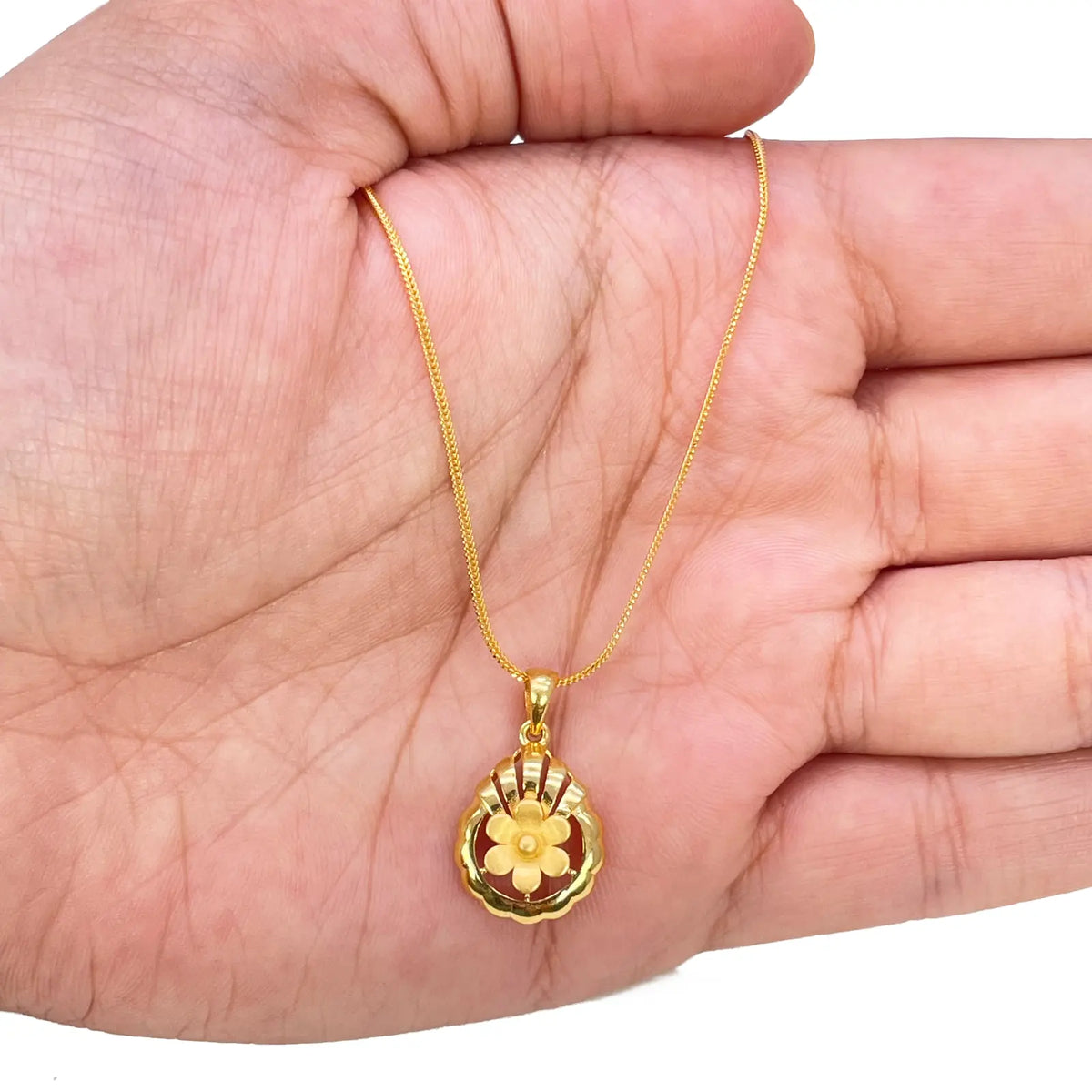22ct Yellow Gold Floral Open Circle Scallop Pendant & Earring Set  Jewellery Set