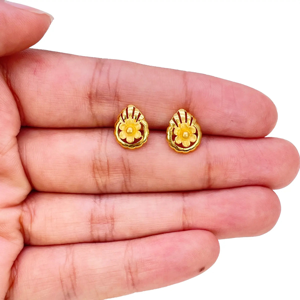 22ct Yellow Gold Floral Open Circle Scallop Pendant & Earring Set  Jewellery Set