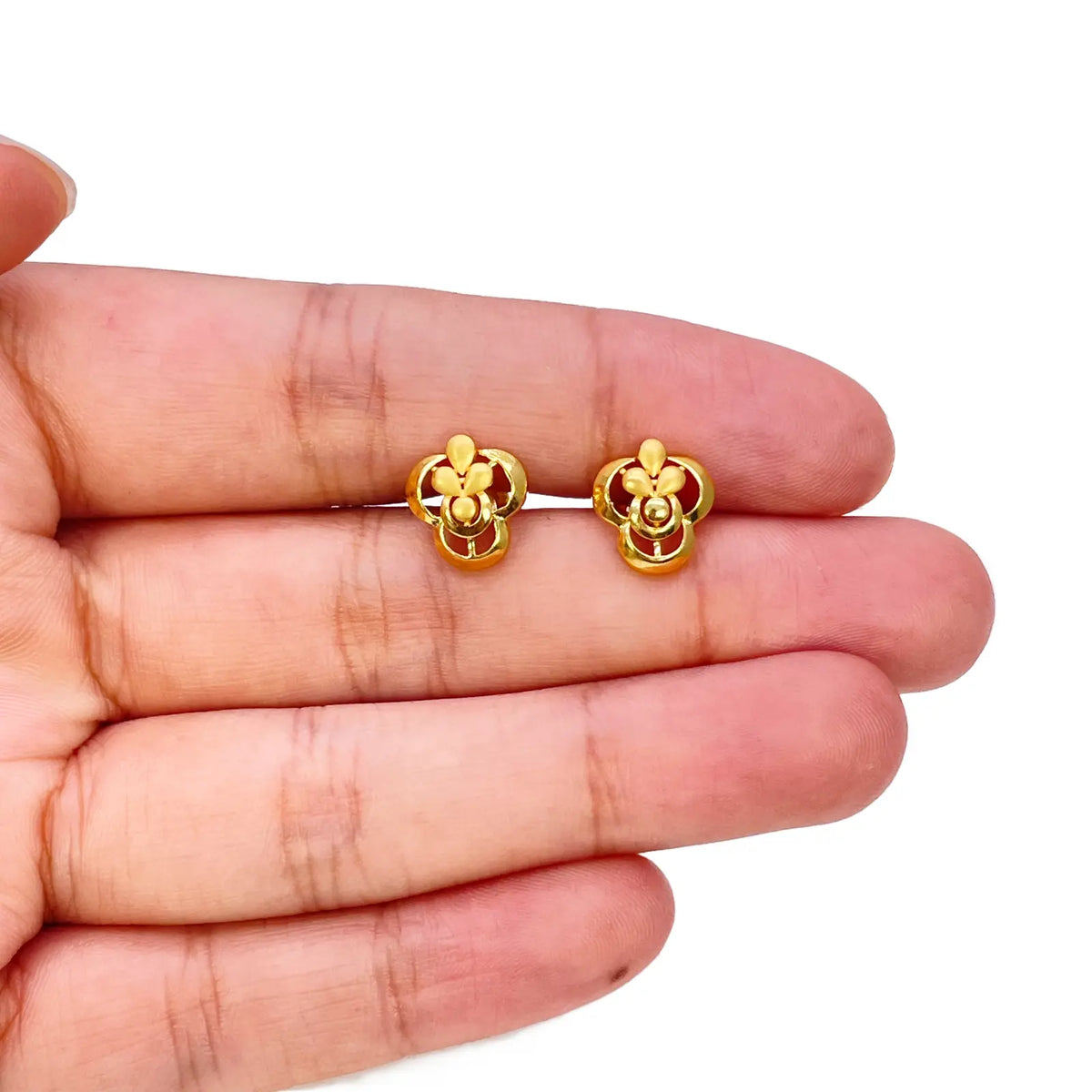 22ct Yellow Gold Floral Pendant & Stud Earring Set High Polish & Matt Finish  Gold Necklace