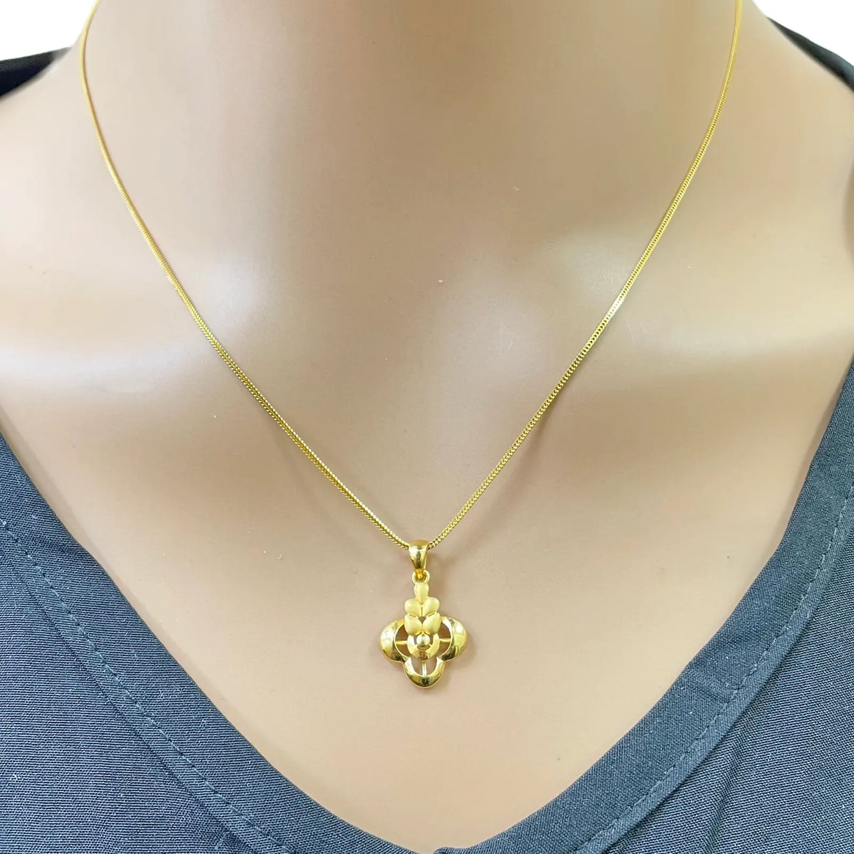22ct Yellow Gold Floral Pendant & Stud Earring Set High Polish & Matt Finish  Gold Necklace