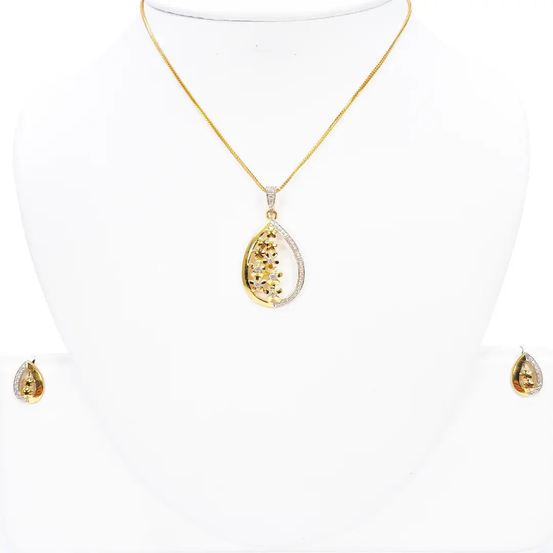 22ct Yellow Gold Floral Sparkly Floral Pendant, Chain & Stud Earrings 