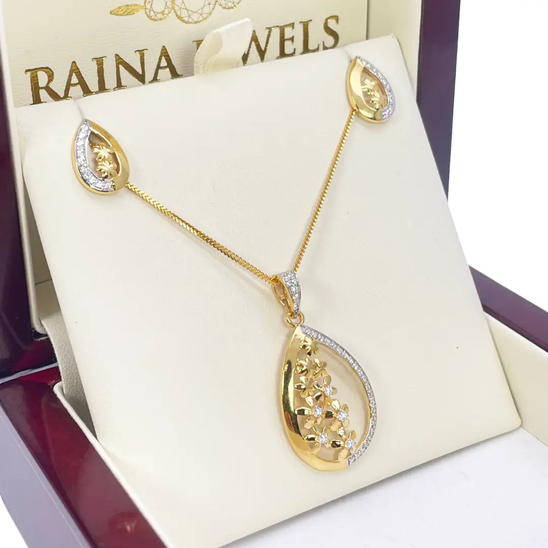 22ct Yellow Gold Floral Sparkly Floral Pendant, Chain & Stud Earrings 