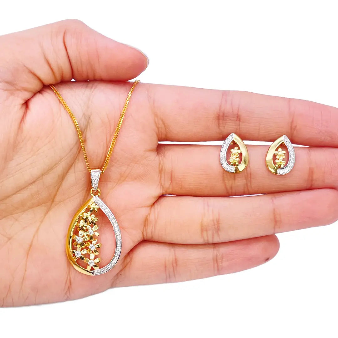 22ct Yellow Gold Floral Sparkly Floral Pendant, Chain & Stud Earrings 