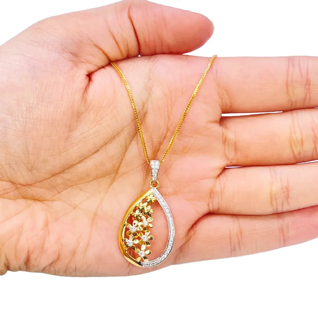 22ct Yellow Gold Floral Sparkly Floral Pendant, Chain & Stud Earrings 