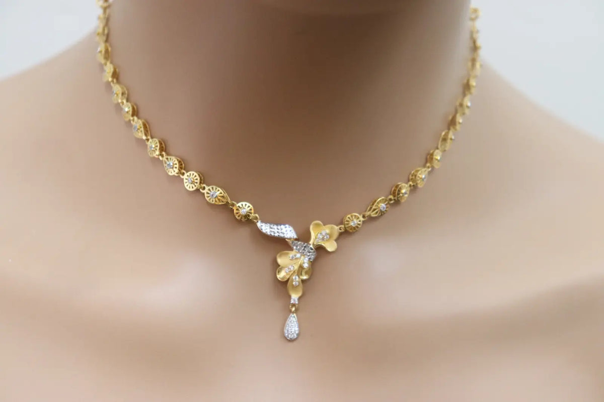 22ct Yellow Gold Floral Two-Tone 15 Inch Necklace & Drop Earrings Set 