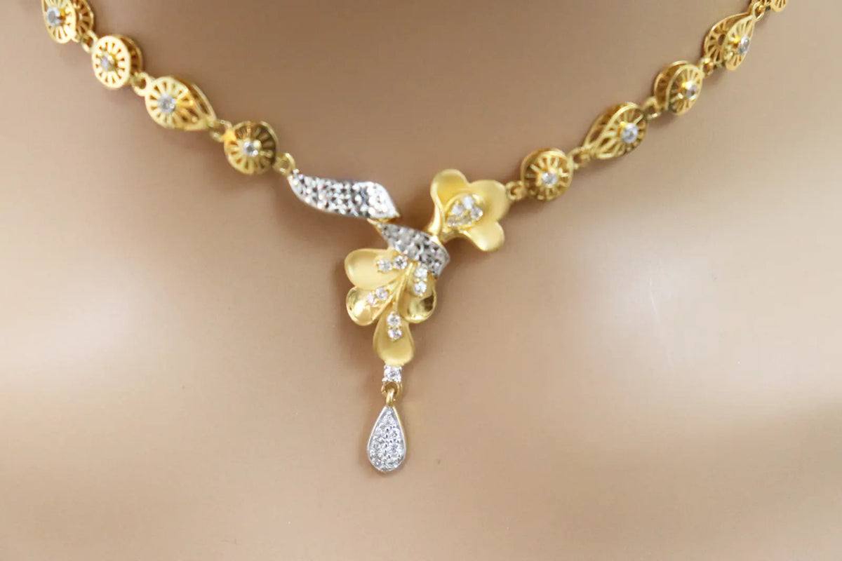 22ct Yellow Gold Floral Two-Tone 15 Inch Necklace & Drop Earrings Set 