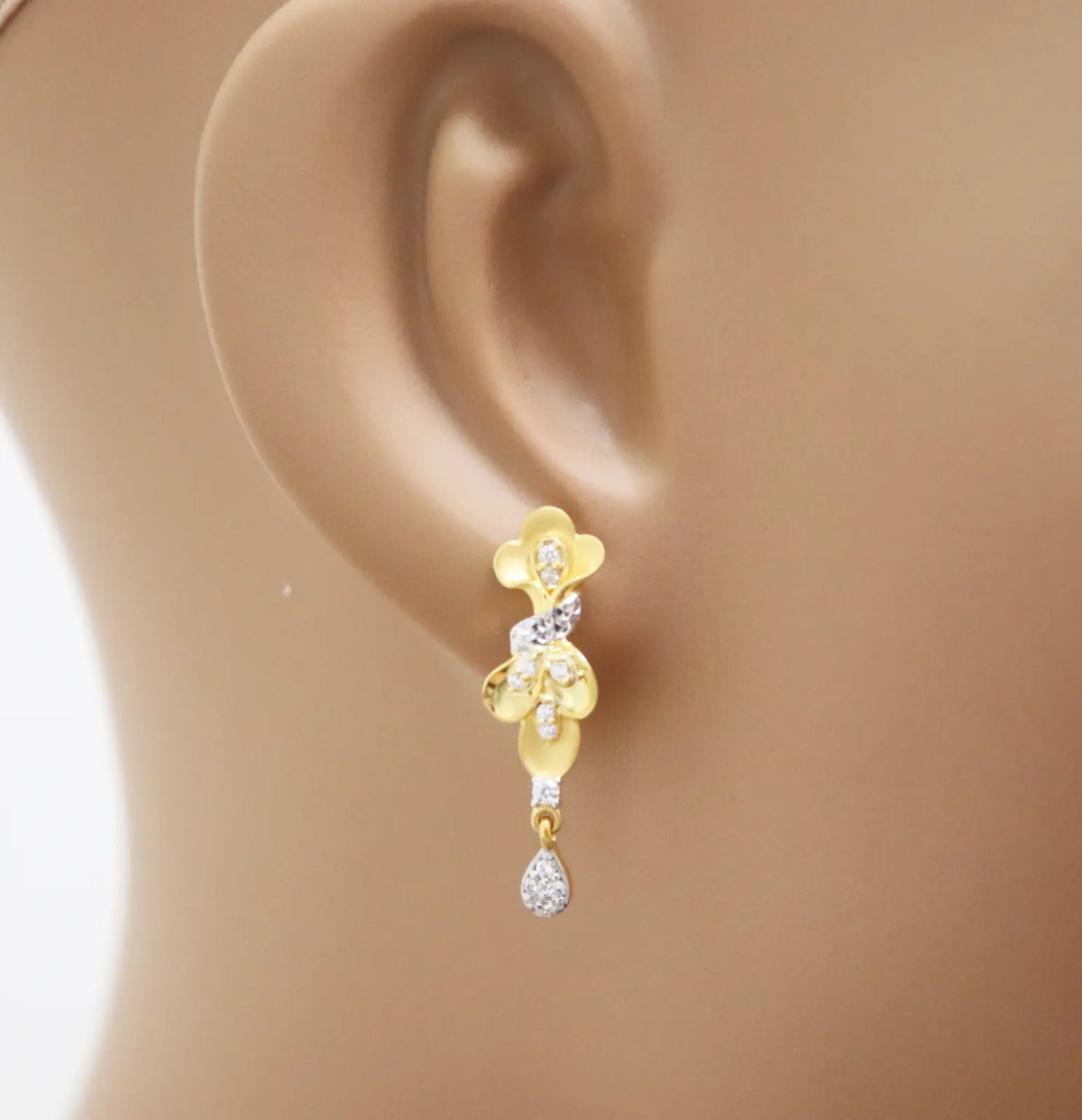 22ct Yellow Gold Floral Two-Tone 15 Inch Necklace & Drop Earrings Set 