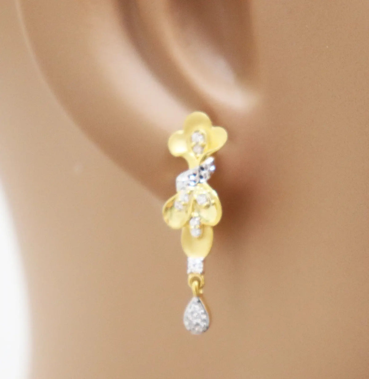 22ct Yellow Gold Floral Two-Tone 15 Inch Necklace & Drop Earrings Set 