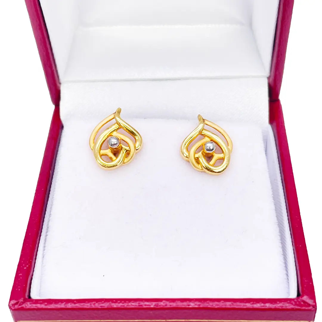 22ct Yellow Gold Flower Design Ladies Stud Earrings 3.2 Grams 
