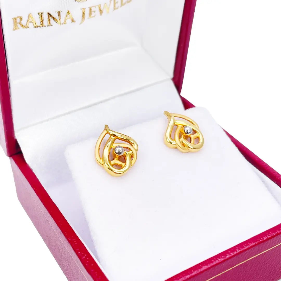 22ct Yellow Gold Flower Design Ladies Stud Earrings 3.2 Grams 