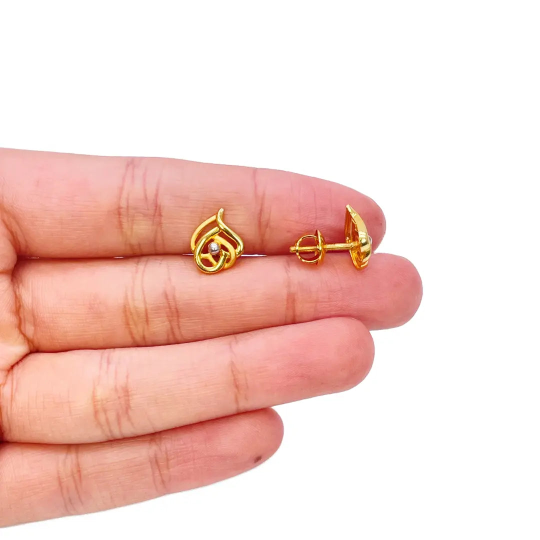 22ct Yellow Gold Flower Design Ladies Stud Earrings 3.2 Grams 
