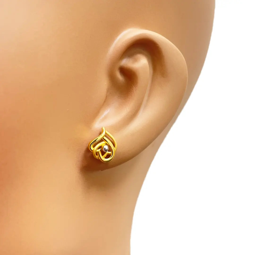 22ct Yellow Gold Flower Design Ladies Stud Earrings 3.2 Grams 