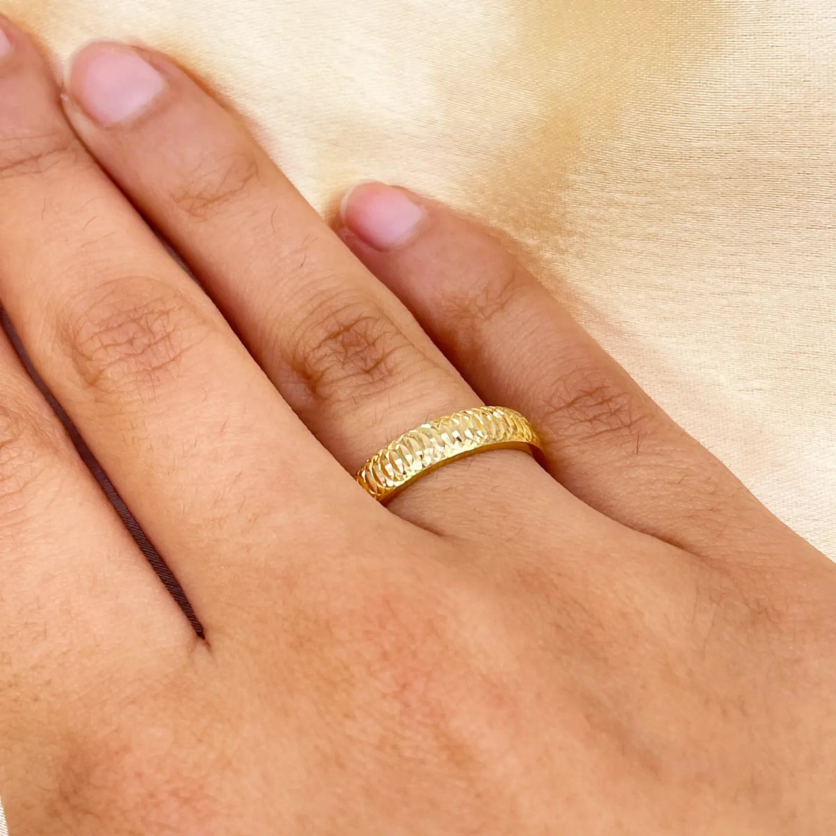 22ct Yellow Gold High Polished Diamond Cut Comfort Fit Women's Band 4mm 