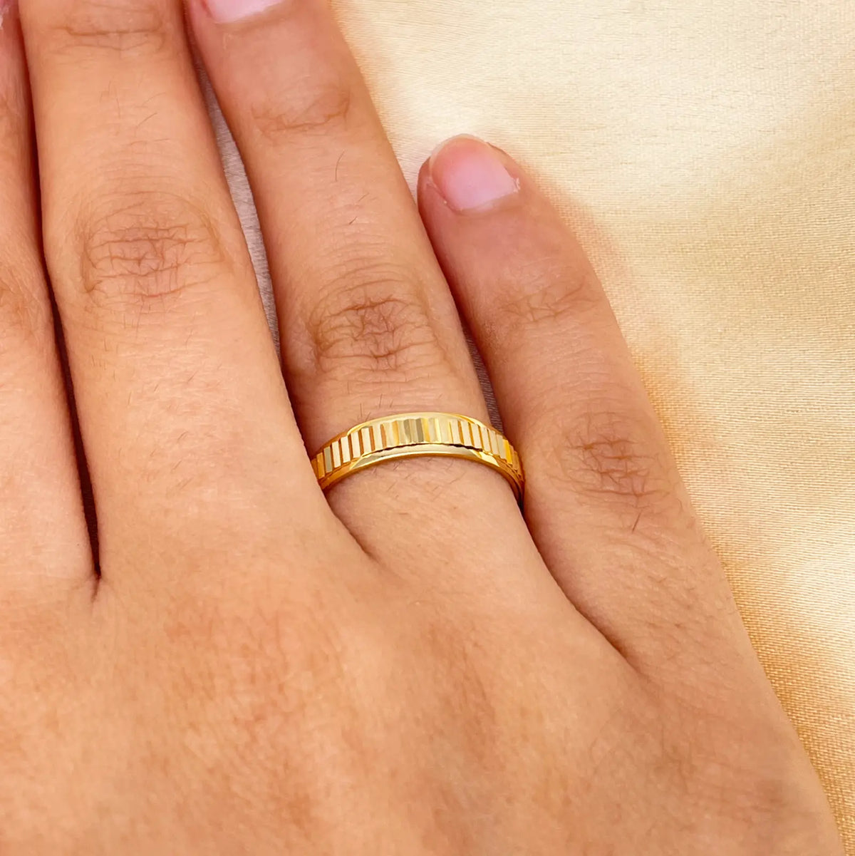 22ct Yellow Gold High Polished Edge Diamond Cut Women's Wedding Band 4mm 