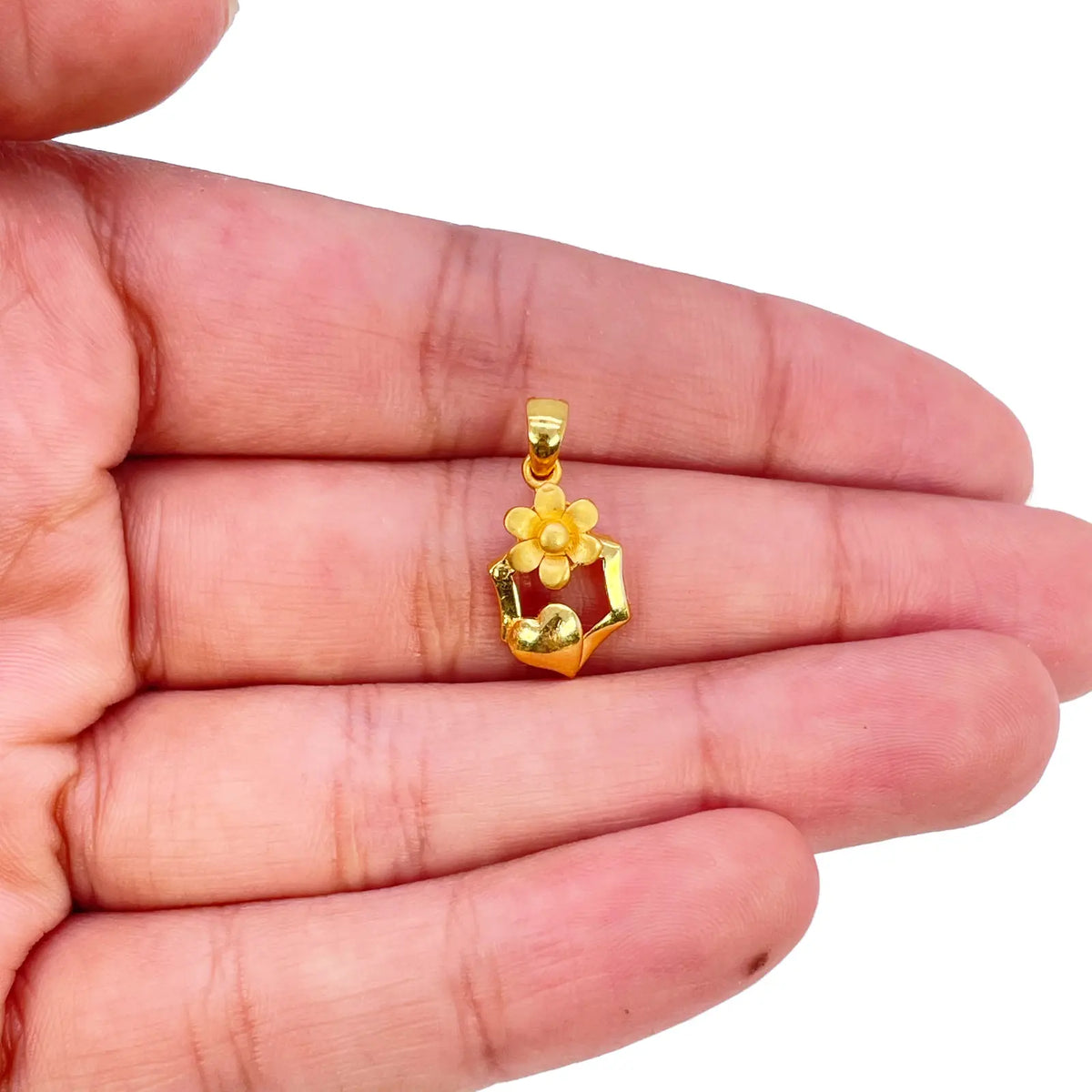 22ct Yellow Gold High Polished Floral Heart Cut Out Pendant Earring Set  Jewellery Set