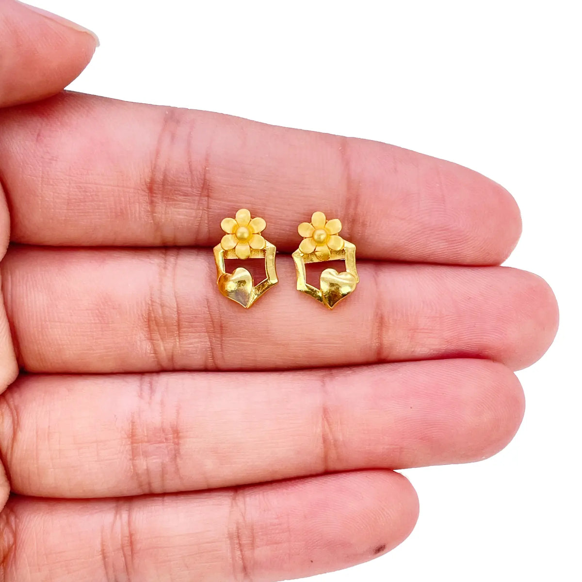22ct Yellow Gold High Polished Floral Heart Cut Out Pendant Earring Set  Jewellery Set