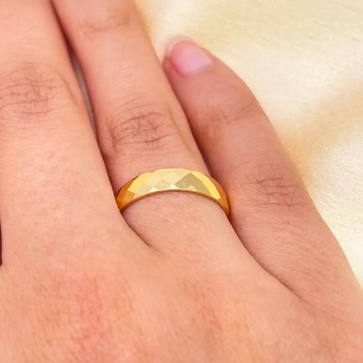 22ct Yellow Gold High Polished Women's Facetted Kite Wedding Band 4mm 