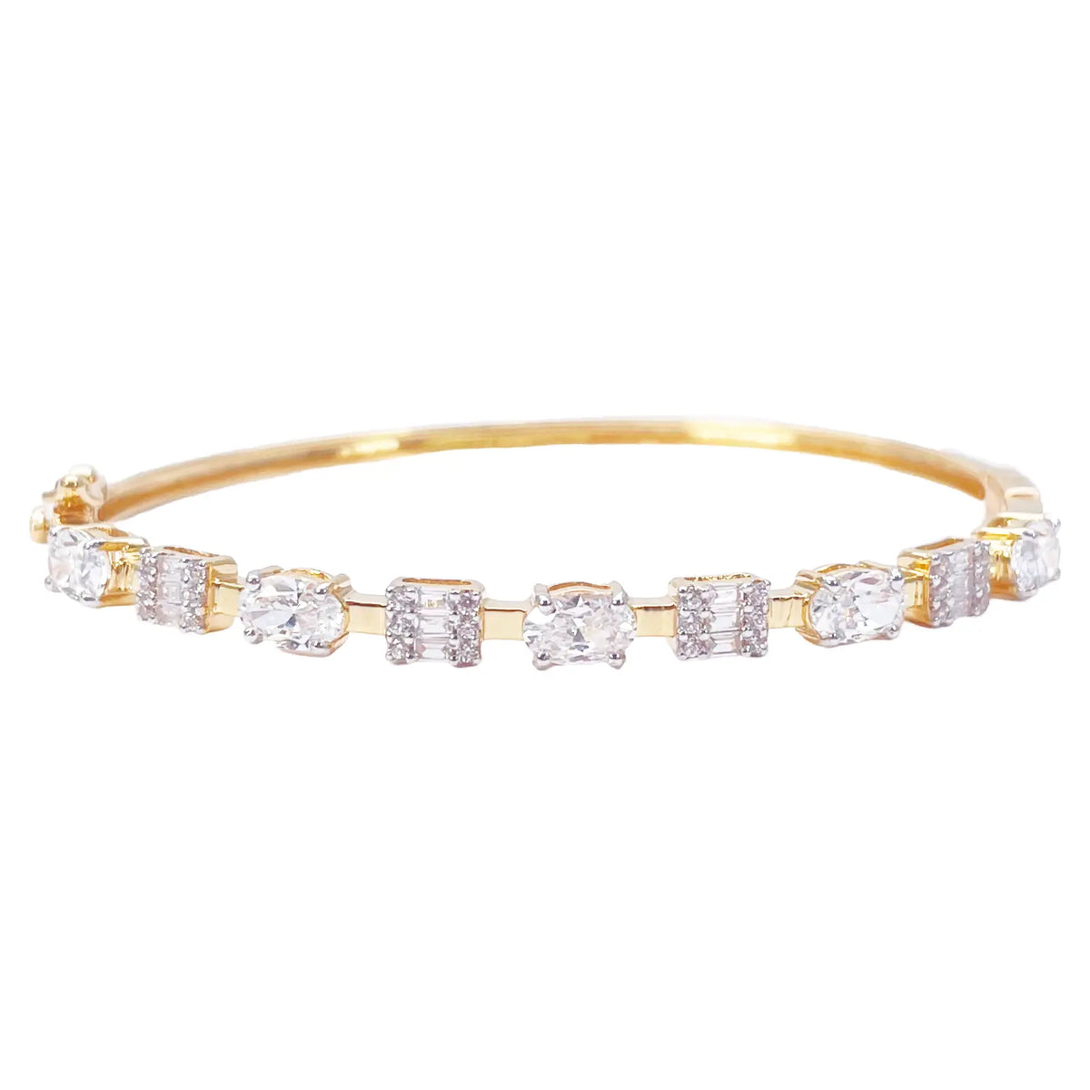 22ct Yellow Gold Ladies Beautiful Sparkly Cubic Zirconia Oval Bangle Bracelet Diameter 2.2inch 
