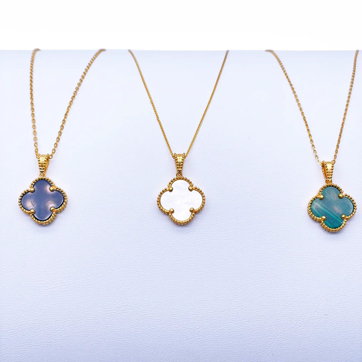 22ct Yellow Gold Leaf Pendant & Chain Necklace 16 Inches 
