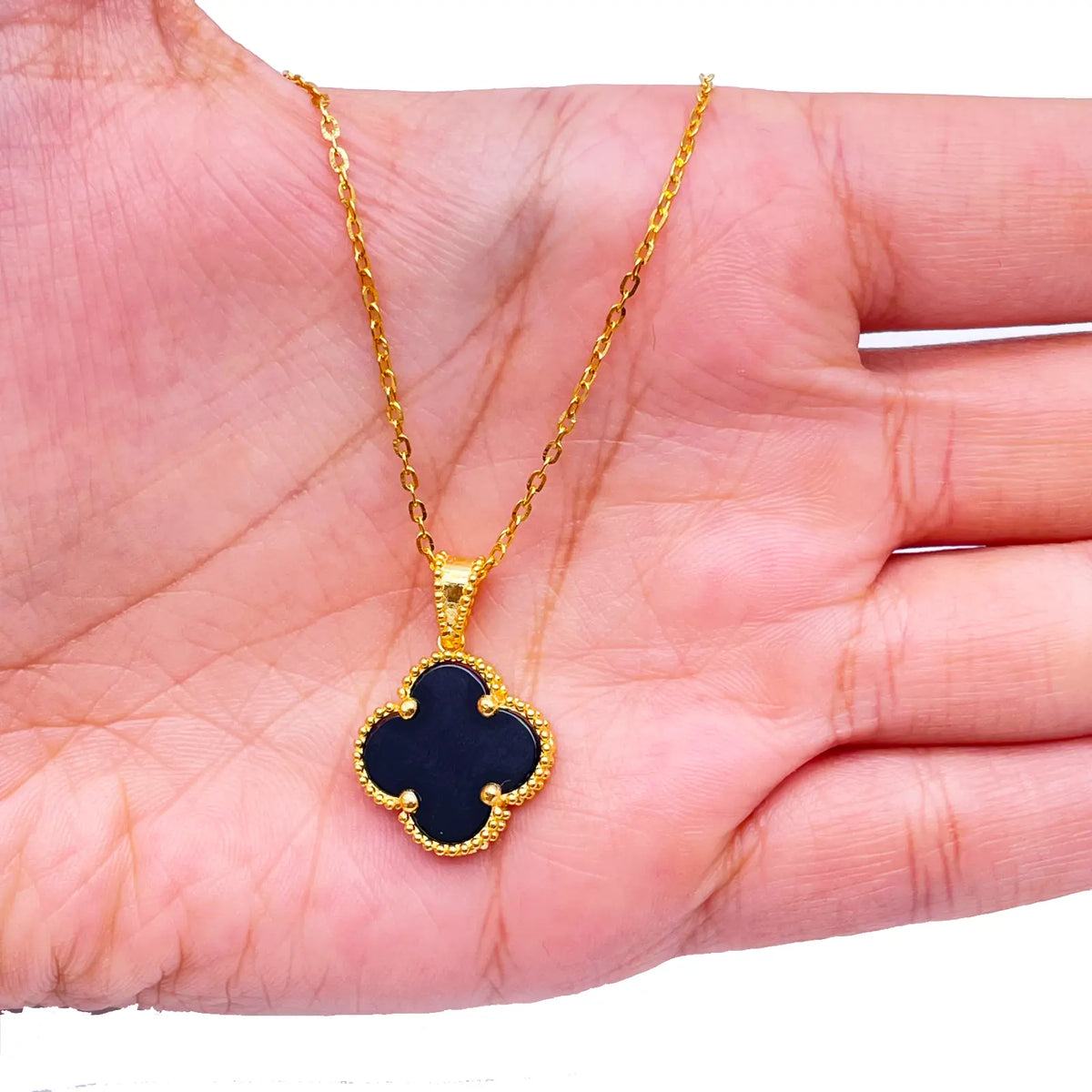 22ct Yellow Gold Leaf Pendant & Chain Necklace 16 Inches 