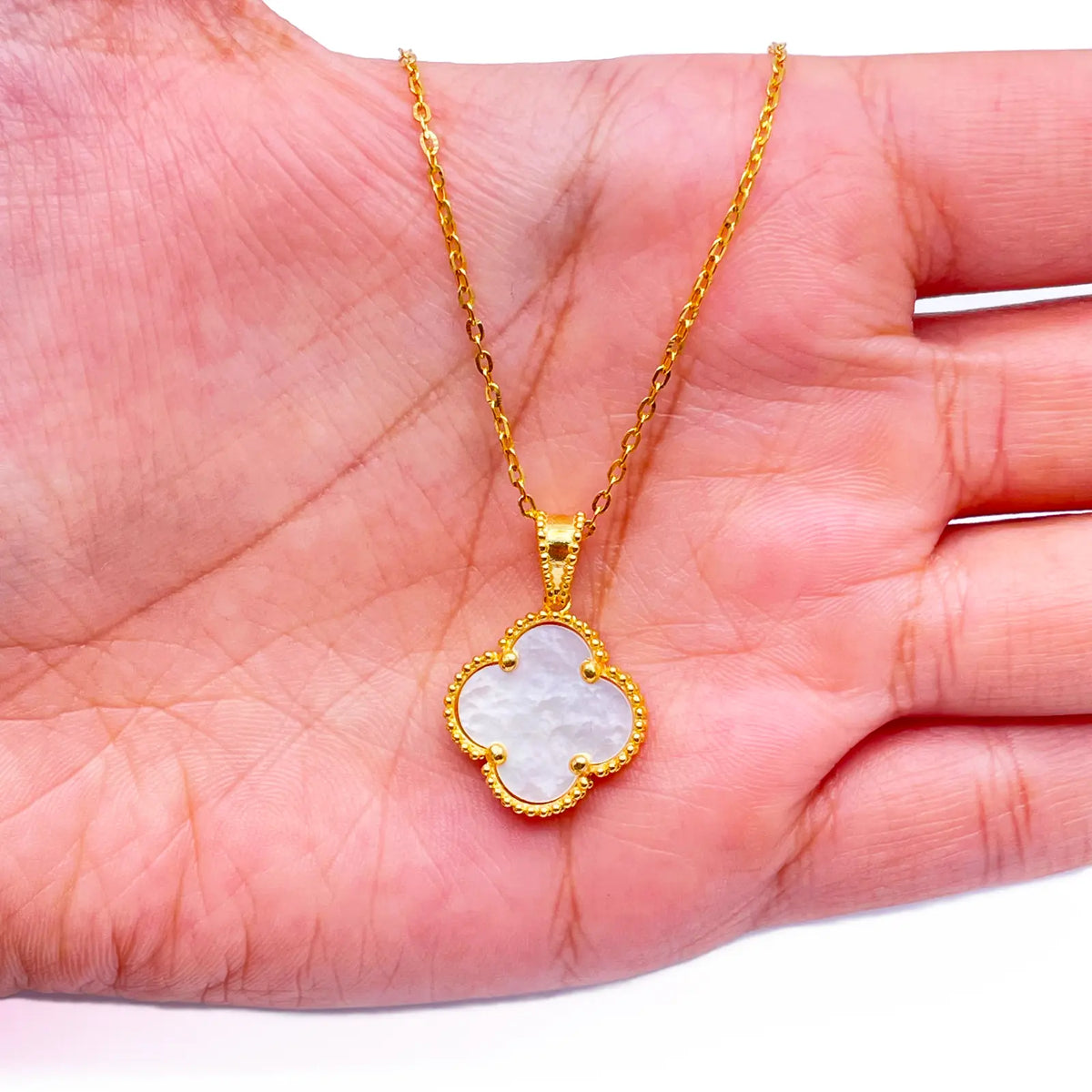 22ct Yellow Gold Leaf Pendant & Chain Necklace 16 Inches 