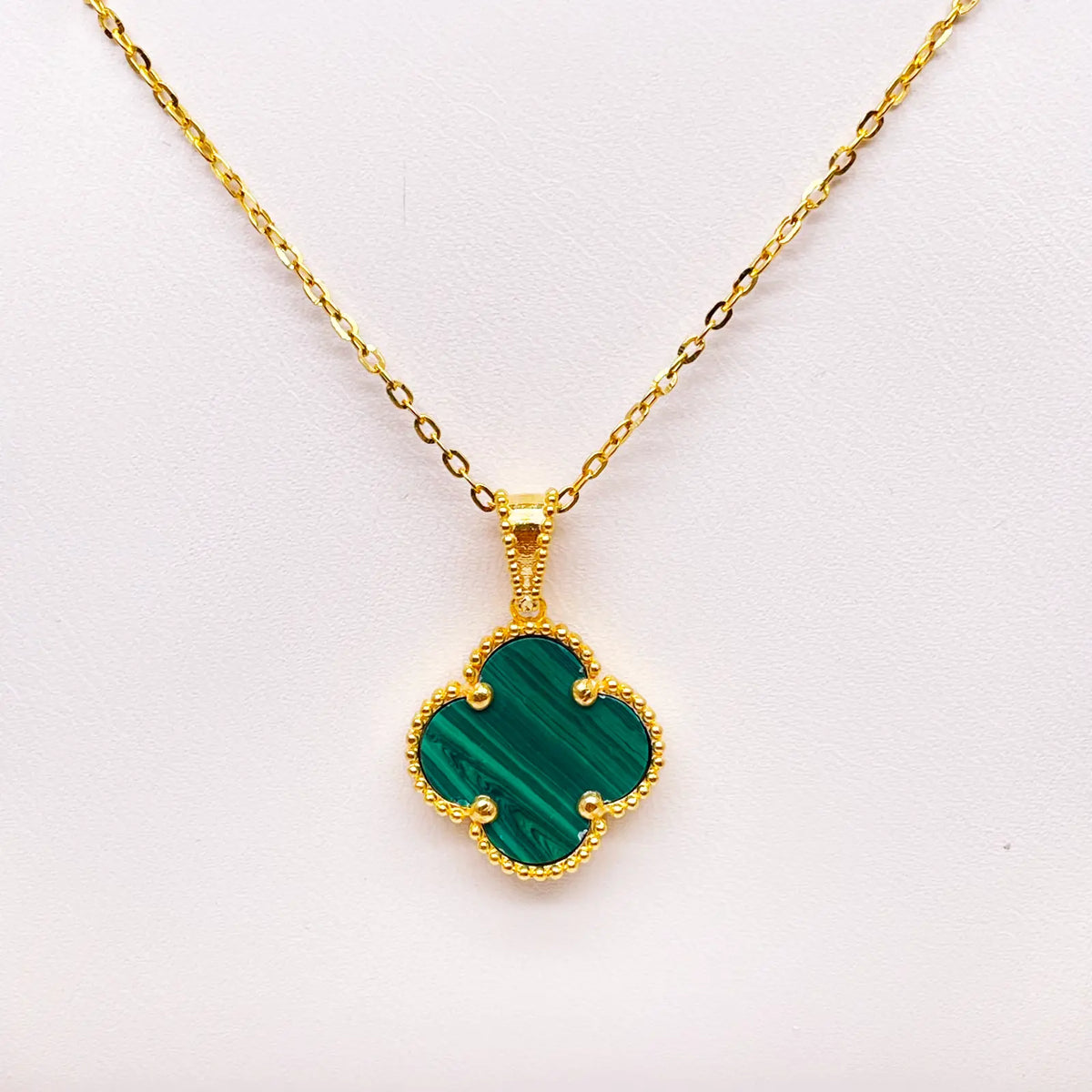 22ct Yellow Gold Leaf Pendant & Chain Necklace 16 Inches 