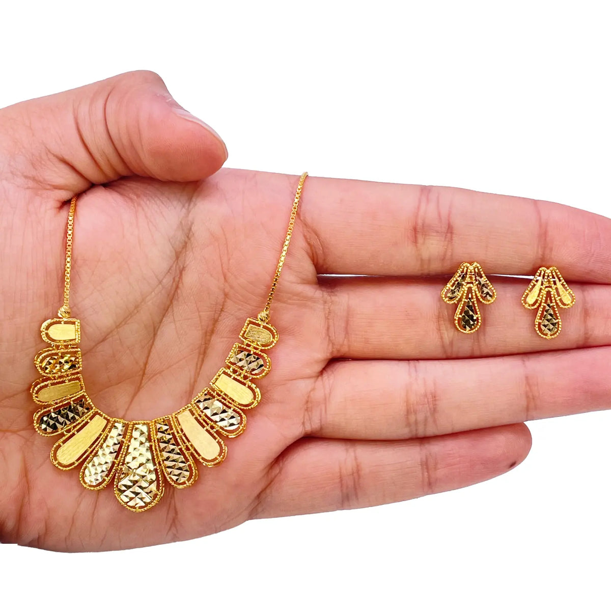 22ct Yellow Gold Milgrain Diamond-Cut Graduated Necklace & Earring Set  Gold Necklace