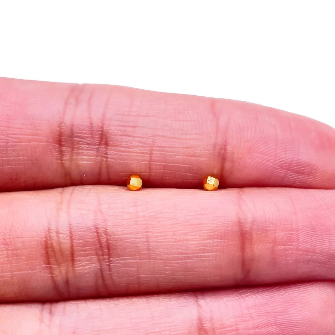 22ct Yellow Gold Plain Gold Diamond Cut design Nose Stud 2.8 MM 