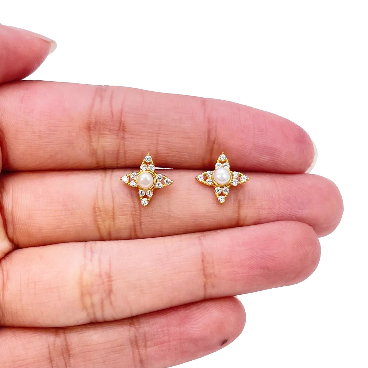 22ct Yellow Gold Round Freshwater Pearl Star Pendant and Star Earrings Set 