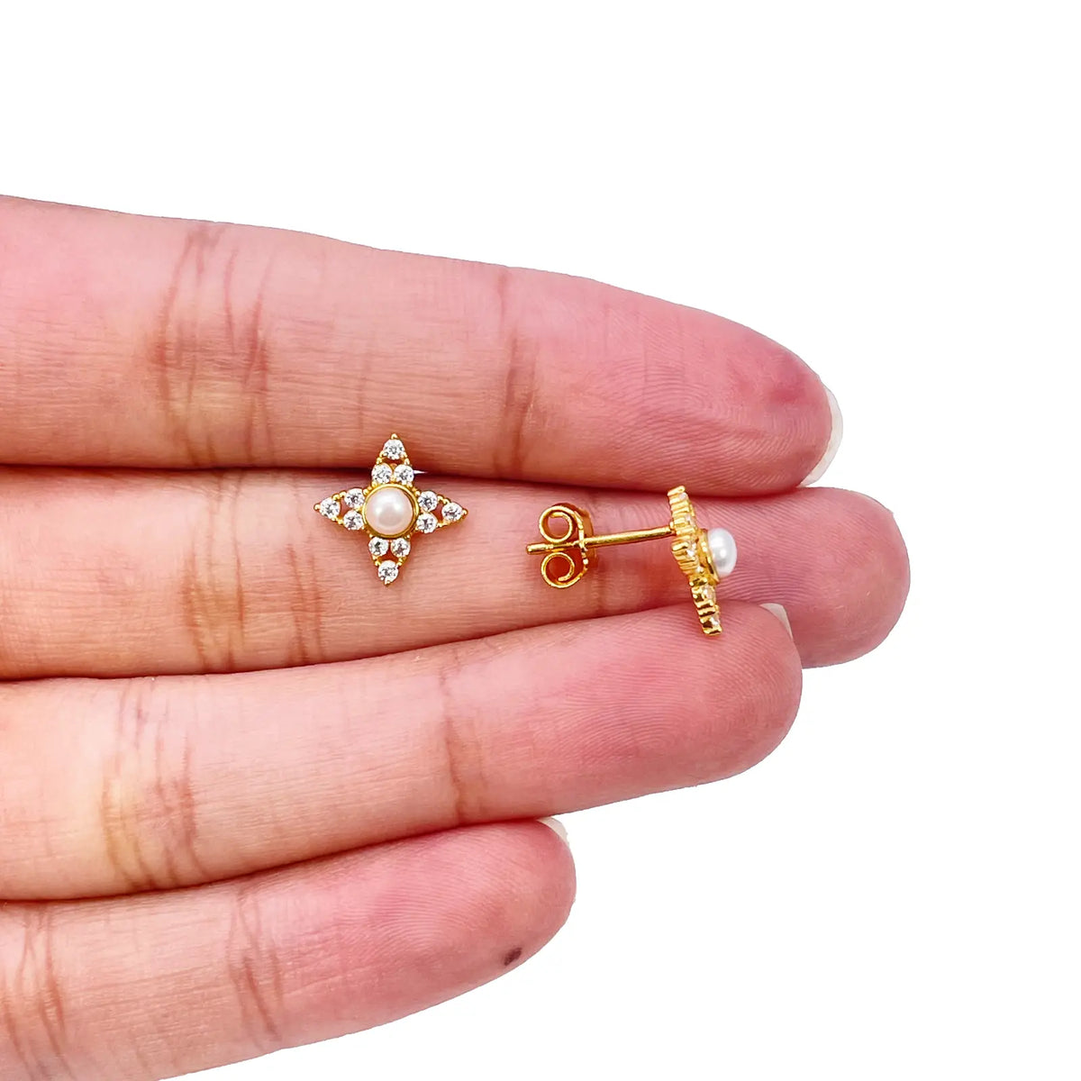 22ct Yellow Gold Round Freshwater Pearl Star Pendant and Star Earrings Set 