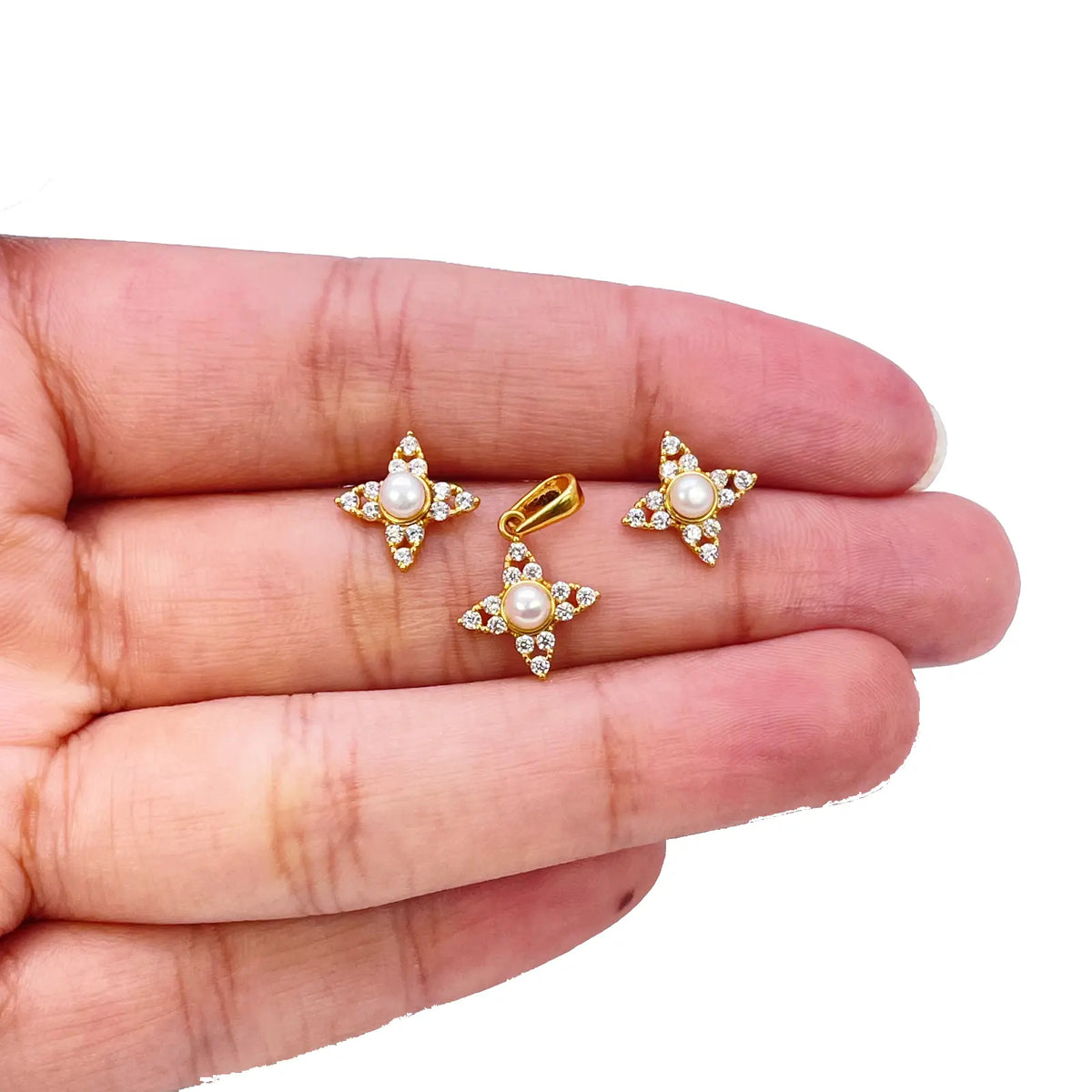 22ct Yellow Gold Round Freshwater Pearl Star Pendant and Star Earrings Set 