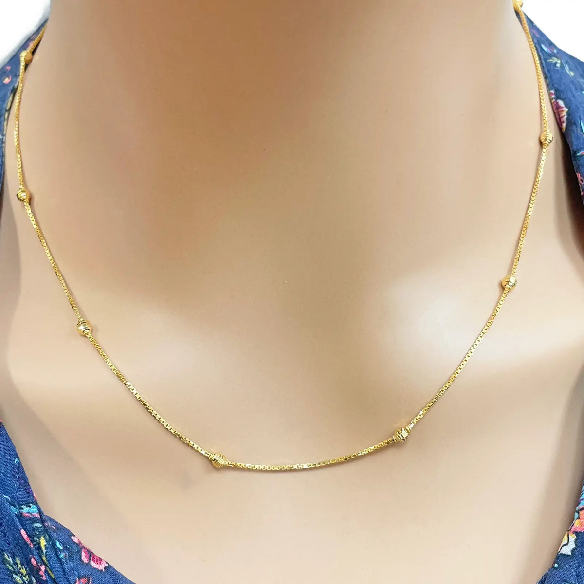 22ct Yellow Gold Shiny Diamond Cut Ball Eight Beaded Necklace Chain 18.5 Inches 