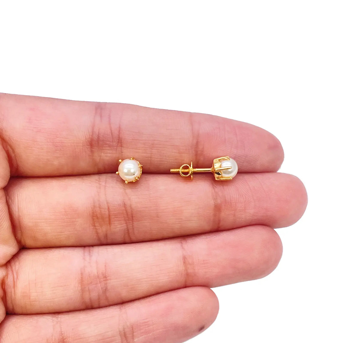 22ct Yellow Gold Six Claw Elegant Round Pearl Stud Earrings 5.5mm 