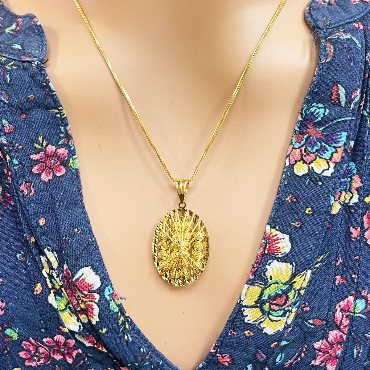 22ct Yellow Gold Sparkly Diamond Cut Mesh Beaded Oval Pendant 38mm Length 