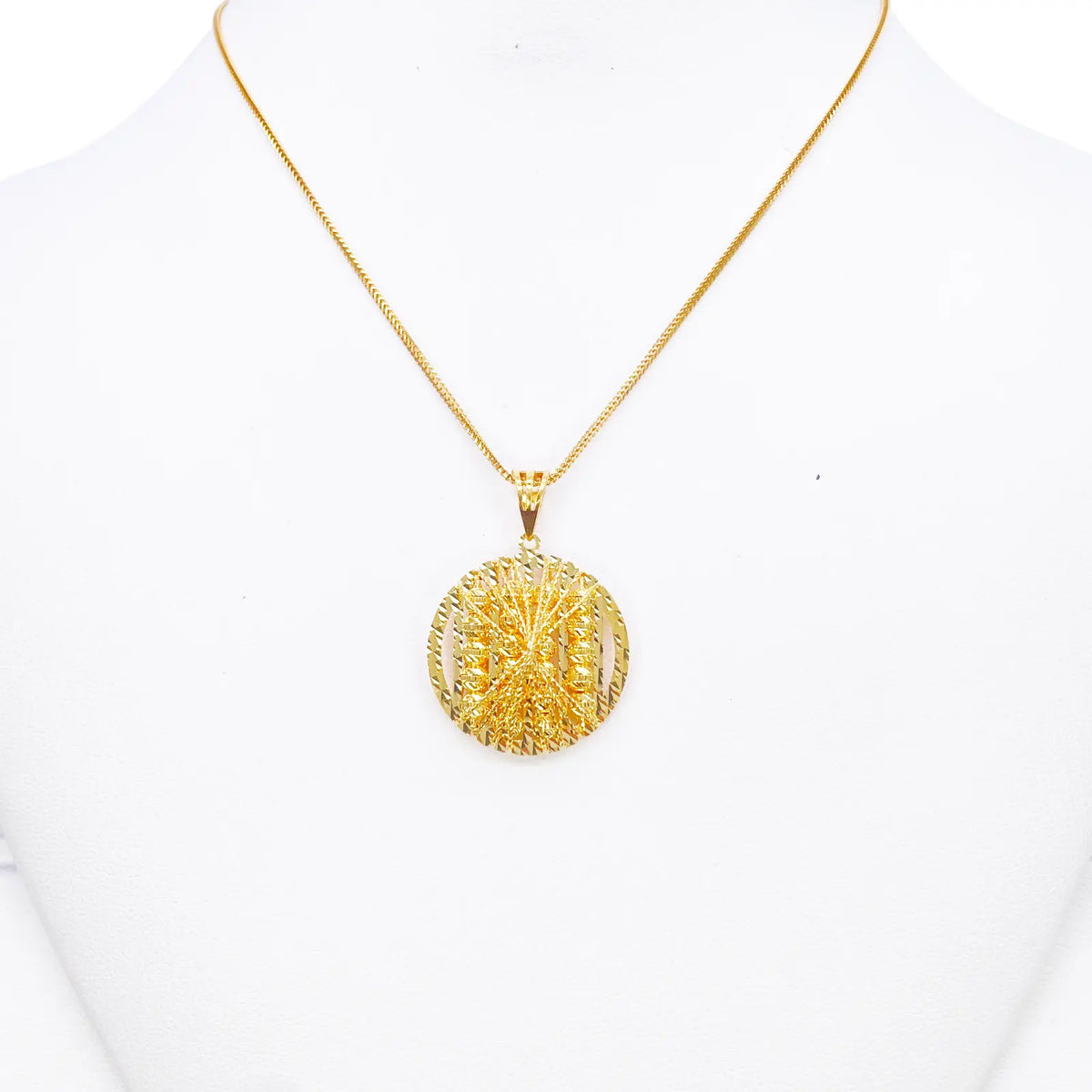 22ct Yellow Gold Sparkly Diamond Cut Mesh Beaded Round Pendant 30mm Length 