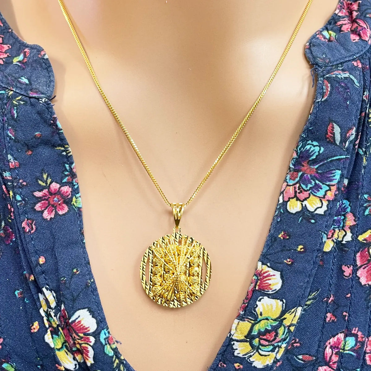 22ct Yellow Gold Sparkly Diamond Cut Mesh Beaded Round Pendant 30mm Length 