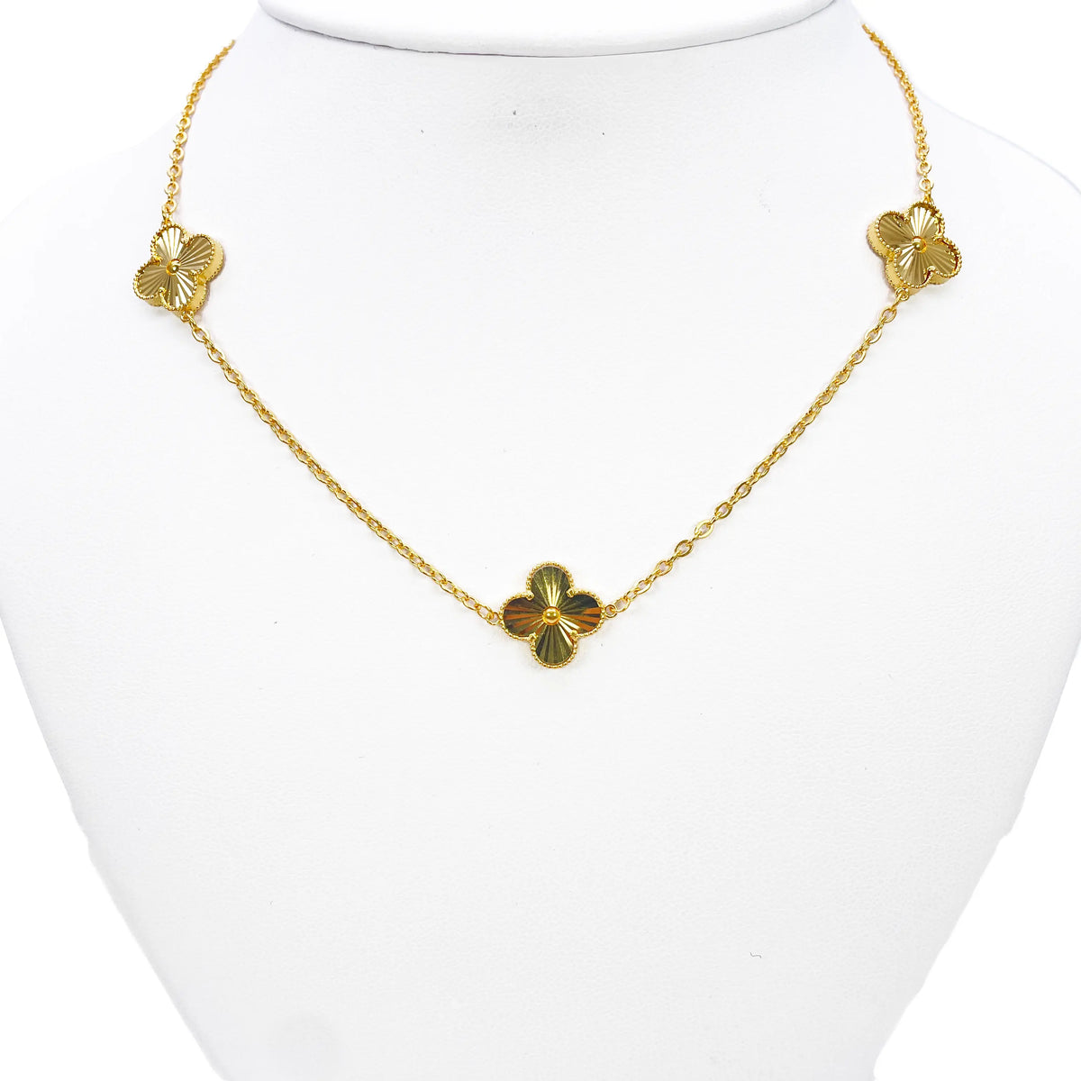 22ct Yellow Gold Three Flower Necklace 18 Inches Width 13.5mm  Diamond Bracelets