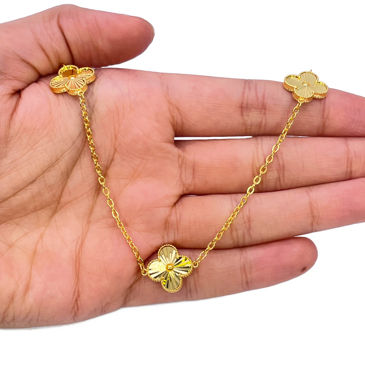 22ct Yellow Gold Three Flower Necklace 18 Inches Width 13.5mm  Diamond Bracelets