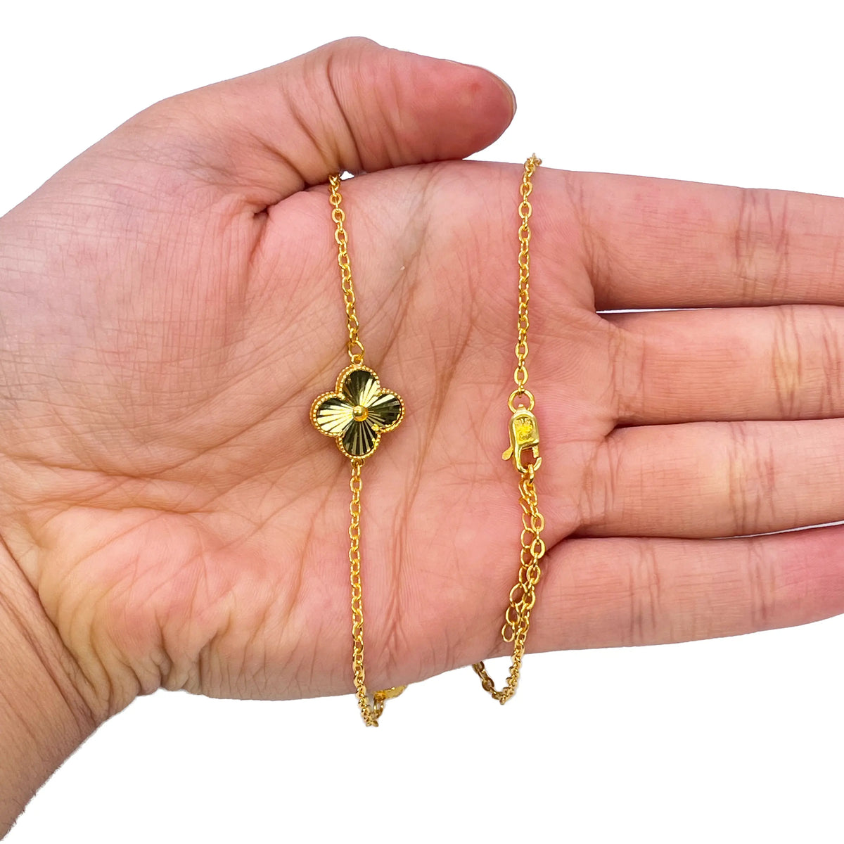 22ct Yellow Gold Three Flower Necklace 18 Inches Width 13.5mm  Diamond Bracelets