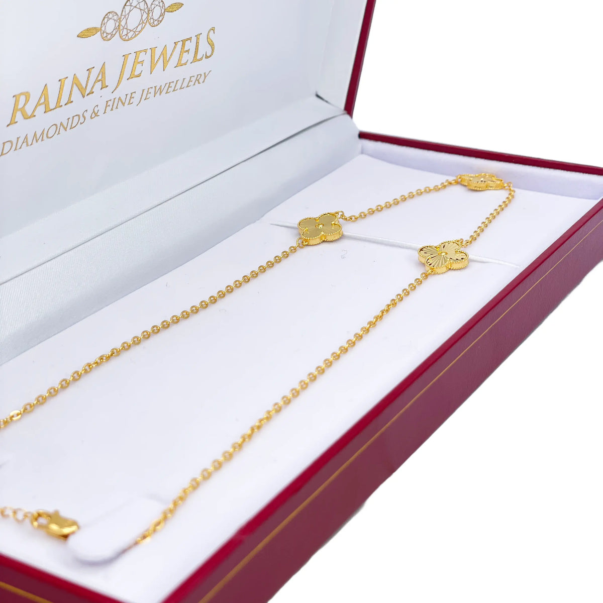 22ct Yellow Gold Three Flower Necklace 18 Inches Width 13.5mm  Diamond Bracelets