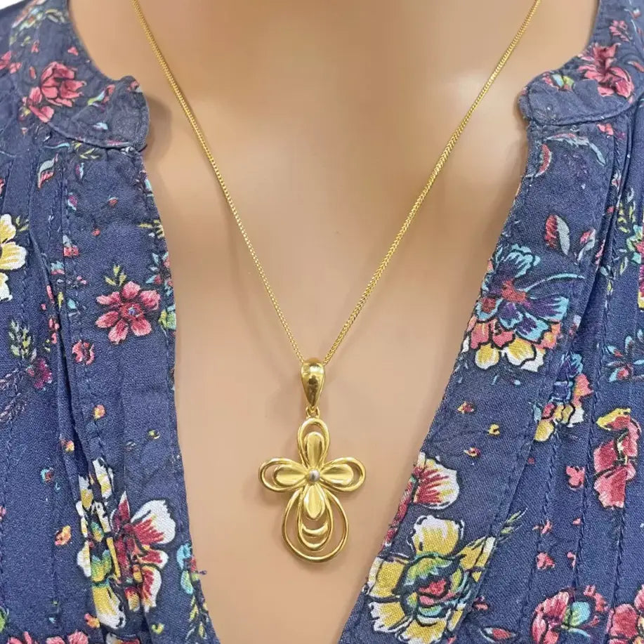 22ct Yellow Gold Two-Tone High Polished and Matt Floral Pendant (34x18mm) 