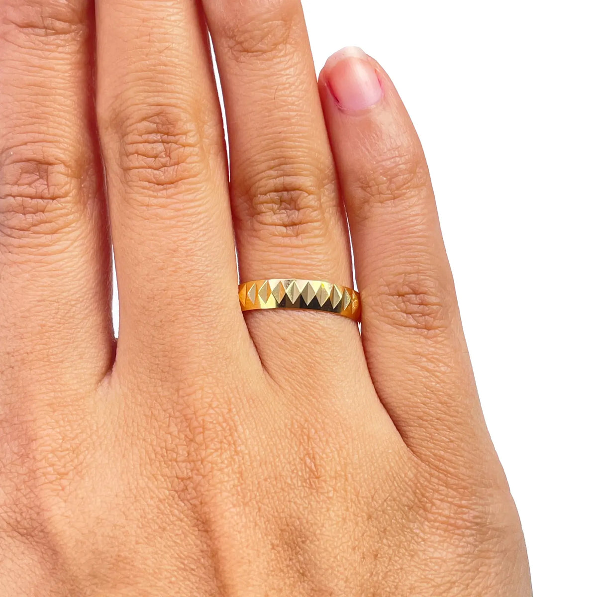 22ct Yellow Gold Women's Wedding Band 4mm High Polished & Diamond Cut Groove  Gold Ring