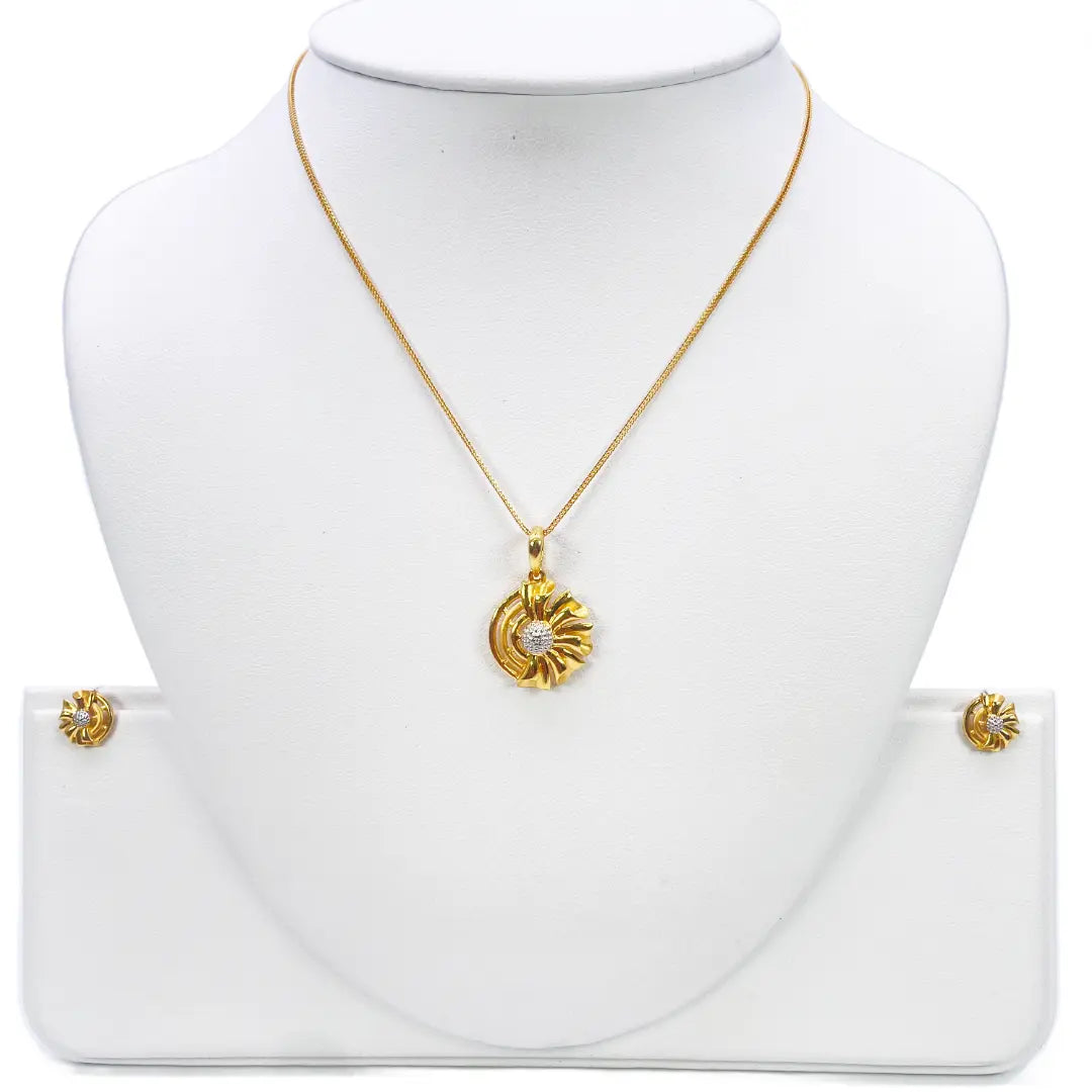 22ct Yellow Gold Diamond Cut Design Two Tone Earrings, Pendant & Chain Necklace 
