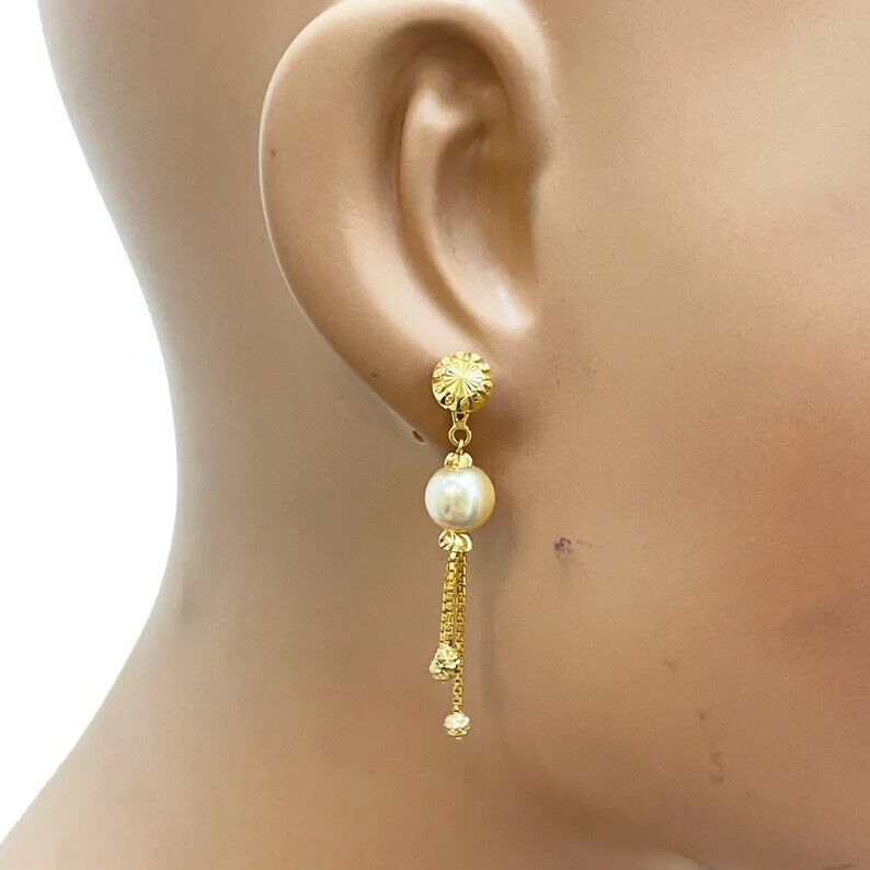 Halsketten- und Ohrring-Set aus 22 Karat Gelbgold mit Perlen und Diamantschliff-Kugeln in Lagenoptik