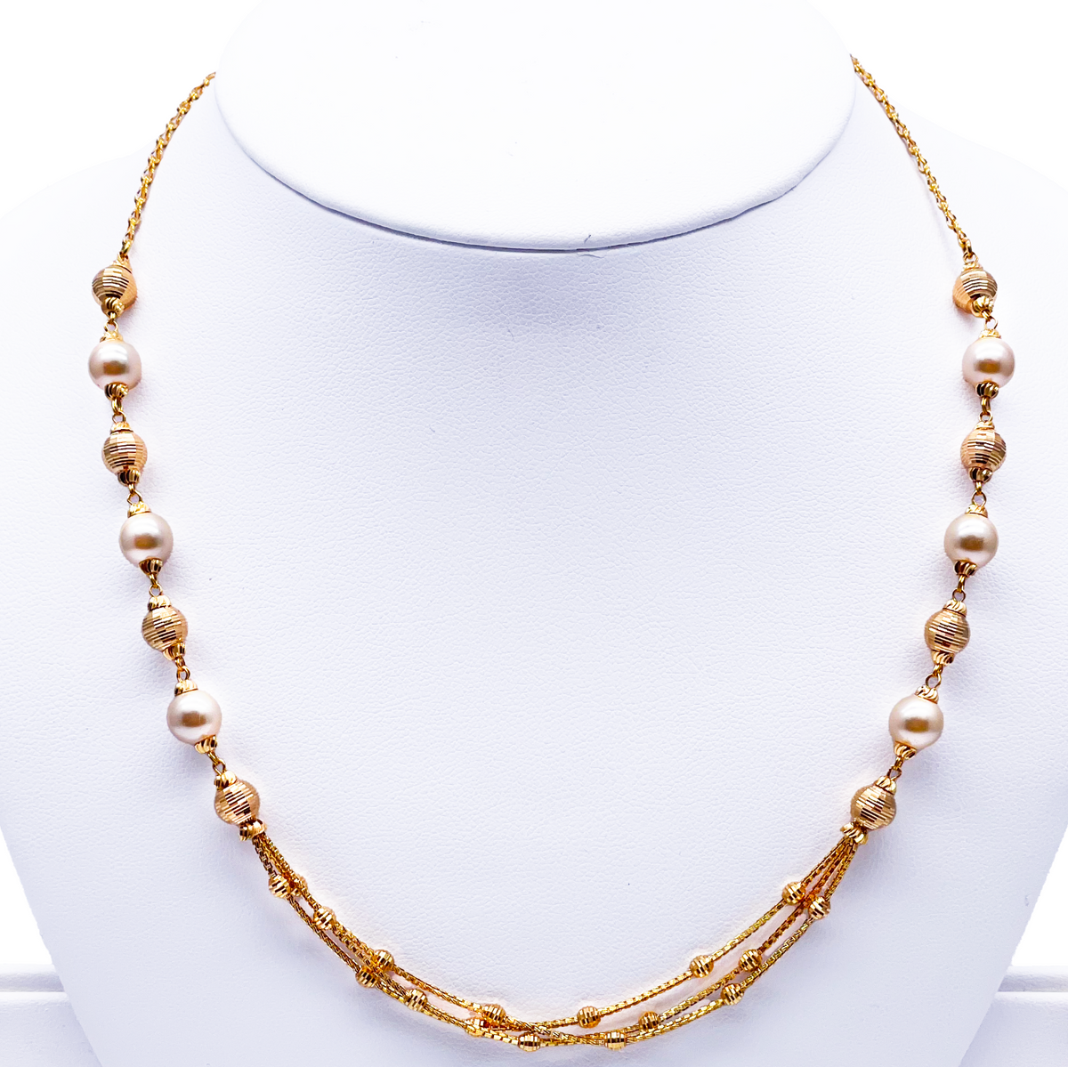 Halsketten- und Ohrring-Set aus 22 Karat Gelbgold mit Perlen und Diamantschliff-Kugeln in Lagenoptik