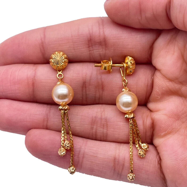 Halsketten- und Ohrring-Set aus 22 Karat Gelbgold mit Perlen und Diamantschliff-Kugeln in Lagenoptik