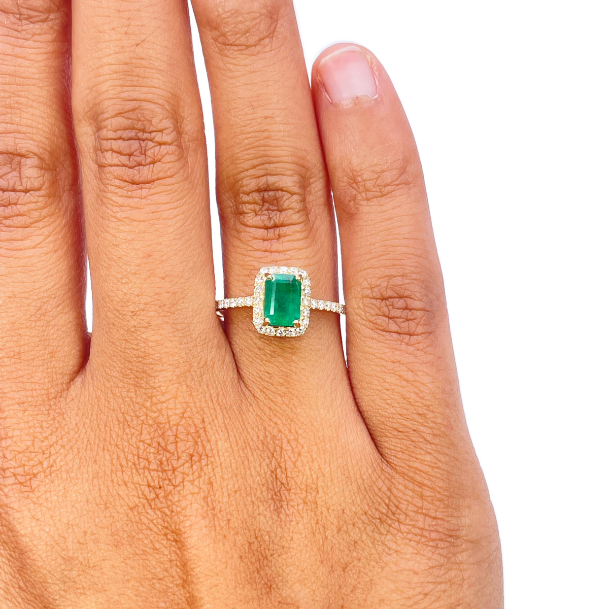 14-karaats geelgouden ring met 4-klauwzetting, natuurlijke smaragd en ronde diamant, 1,22 ct