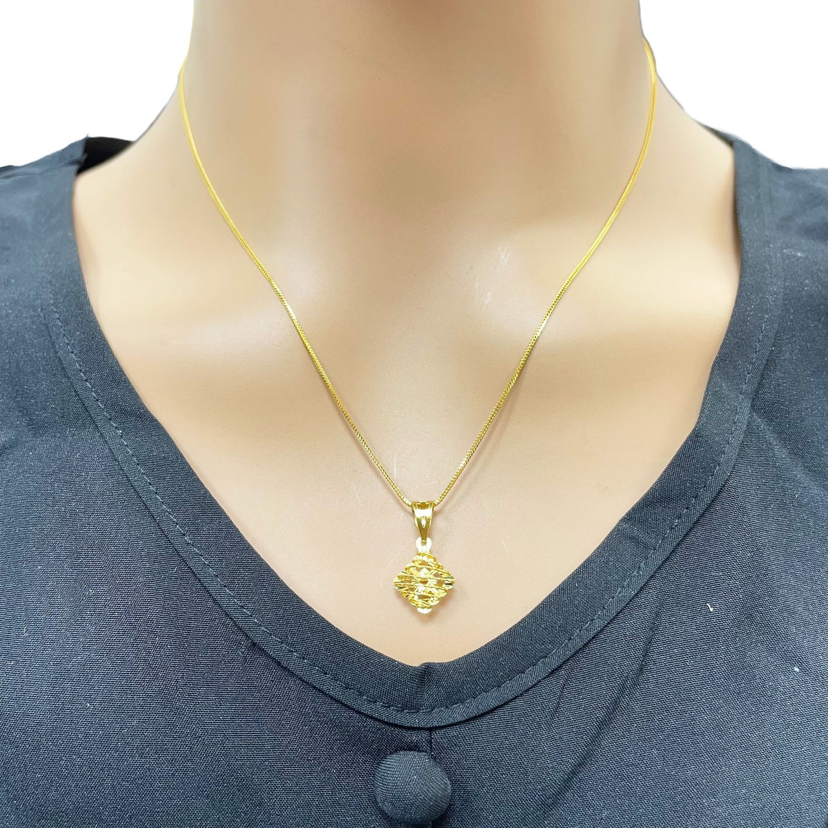 22ct Yellow Gold Diamond Cut Rhombus Mesh Open Cut Mini Pendant High Polish